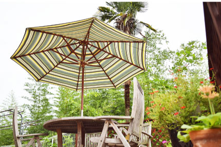 敷地内のデッキ