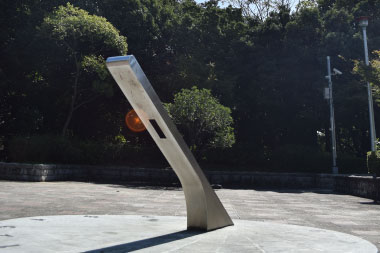 公園内の日時計